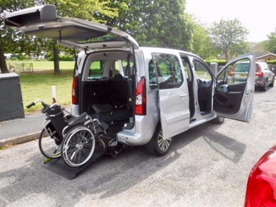 Wheelchair Accessible Taxi Service in redhill